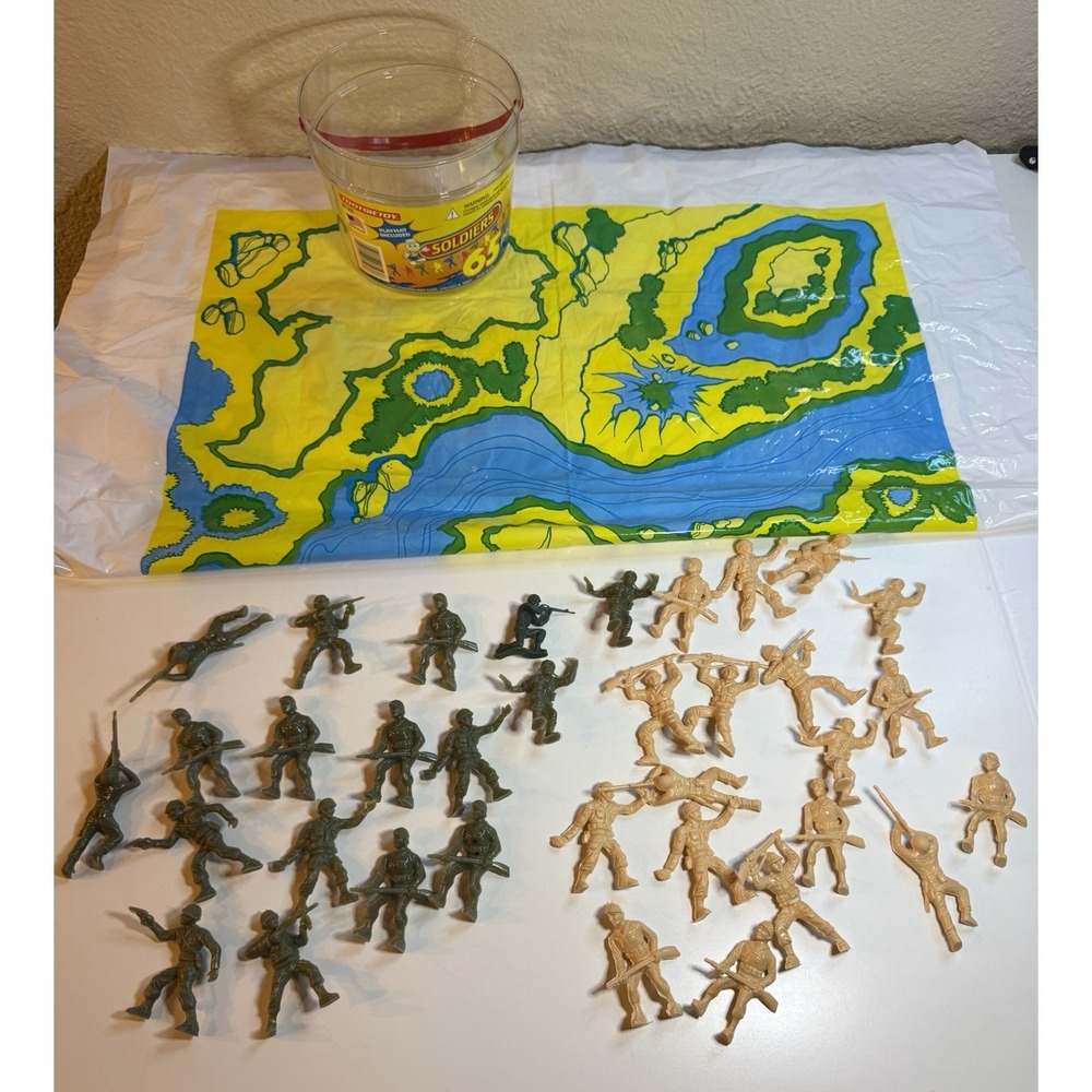 1995 TootsieToy Soldiers USA Made Lot Playmat & Bucket 35 Figures no lid